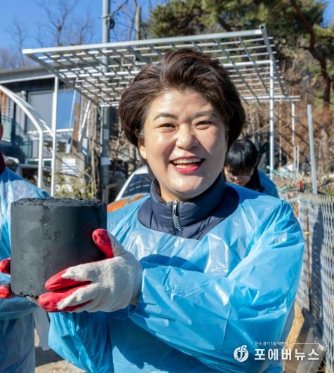 강북구의회 김명희 의장, 새마을지도자협의회 ‘사랑의 연탄 나눔 봉사 활동’ 참여