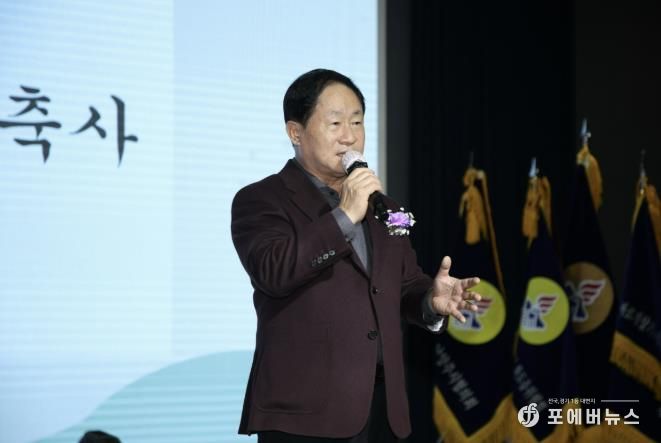 주광덕 시장이 바르게살기운동 남양주시협의회 회원대회에서 축사를 전하고 있다.