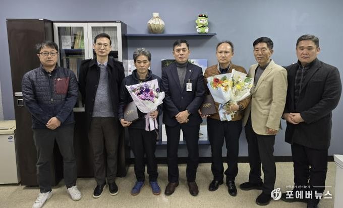 화성특례시가 30일 모범 택시 운수종사자에 표창장을 수여했다