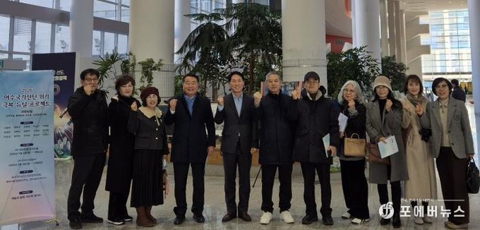 최무경 전남도의원, 여수국가산단 위기 극복 염원 담은 미술 전시회 참석