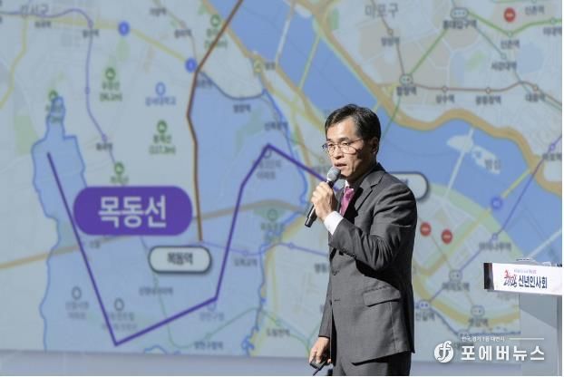 ‘2026년 신년인사회’에서 주요 정책을 발표중인 이기재 양천구청장