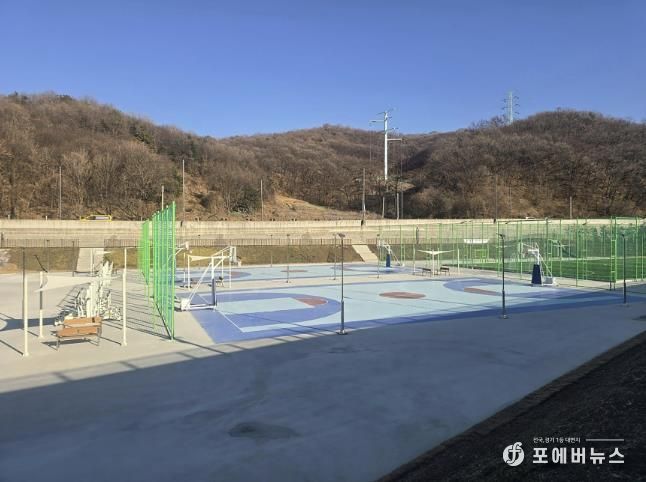 성남시 판교 대장저류지에 조성한 농구장