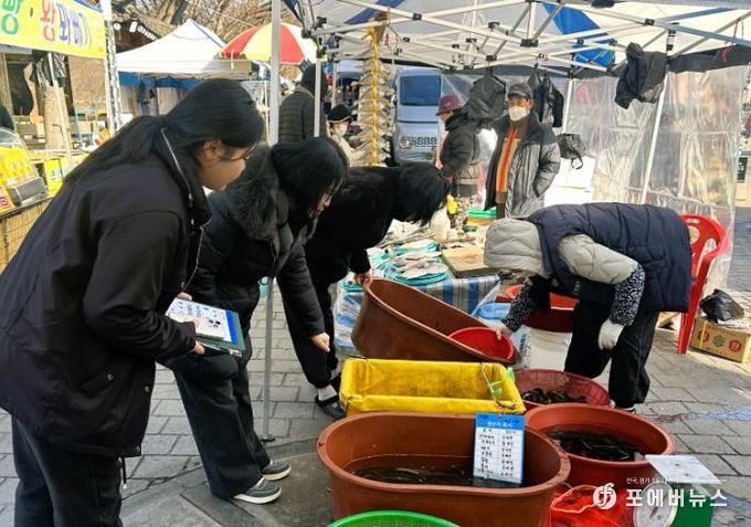 27일 담양시장 농산물 원산지 표시 합동 교차 지도·단속 현장. 장성군 제공