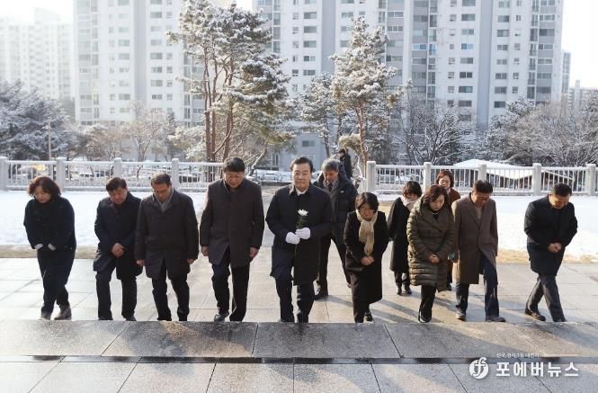 김성제 의왕시장, 시정 복귀…첫 행보로 현충탑 신년 참배