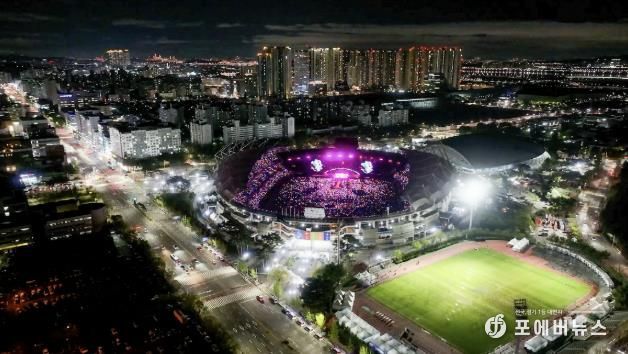 공연 열기로 가득찬 고양종합운동장 전경