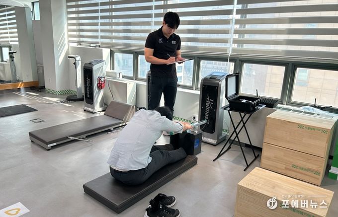 구로구보건소 10층 서울체력장 구로체력인증센터에서 체력측정이 진행되고 있다.