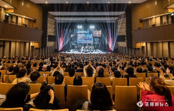 28일 용인포은아트홀에서 이상일 시장은 '그림과 스토리가 있는 음악회' 해설자로 참여했다