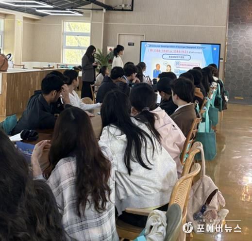 여수시는 지난 10일 전남대학교에서 열린 외국인 유학생 동아리 행사에서 유학생 40여 명을 대상으로 외국인 지원 사업과 2026여수세계섬박람회를 홍보했다.