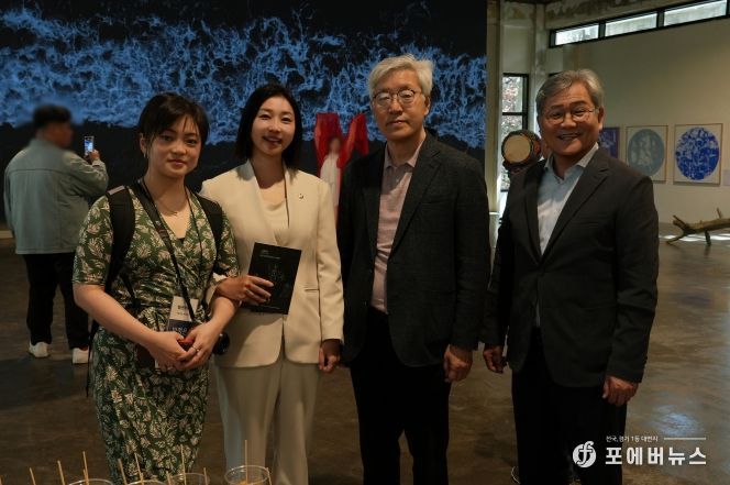 (좌측부터) 박정은 청년작가, 정초립 의원, 탁무권 더숲 대표이사, 서강석 강북문화재단 대표이사