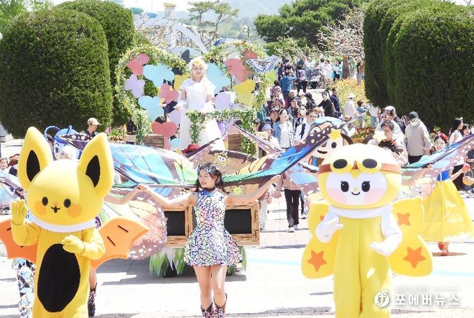 나비 판타지아 퍼레이드 모습